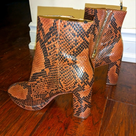 Brown snake print ankle boots,  size 6 - Picture 3 of 3